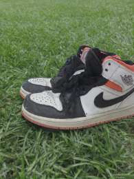 Nike Jordan air 1 Retro High Electro Orange and black Size 5.5