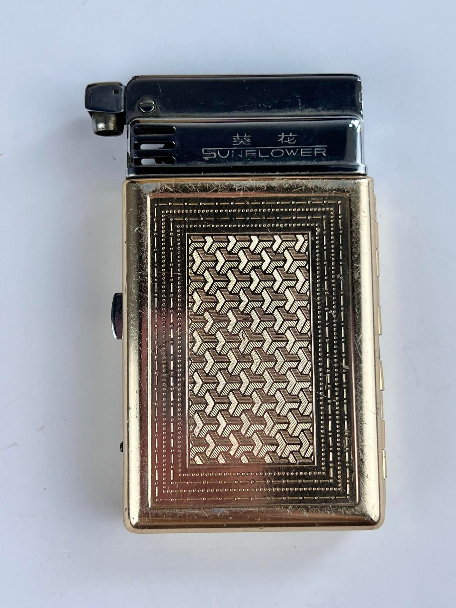 1980 Vintage Sunflower Automatic Petrol Cigarette Lighter Case Signed China