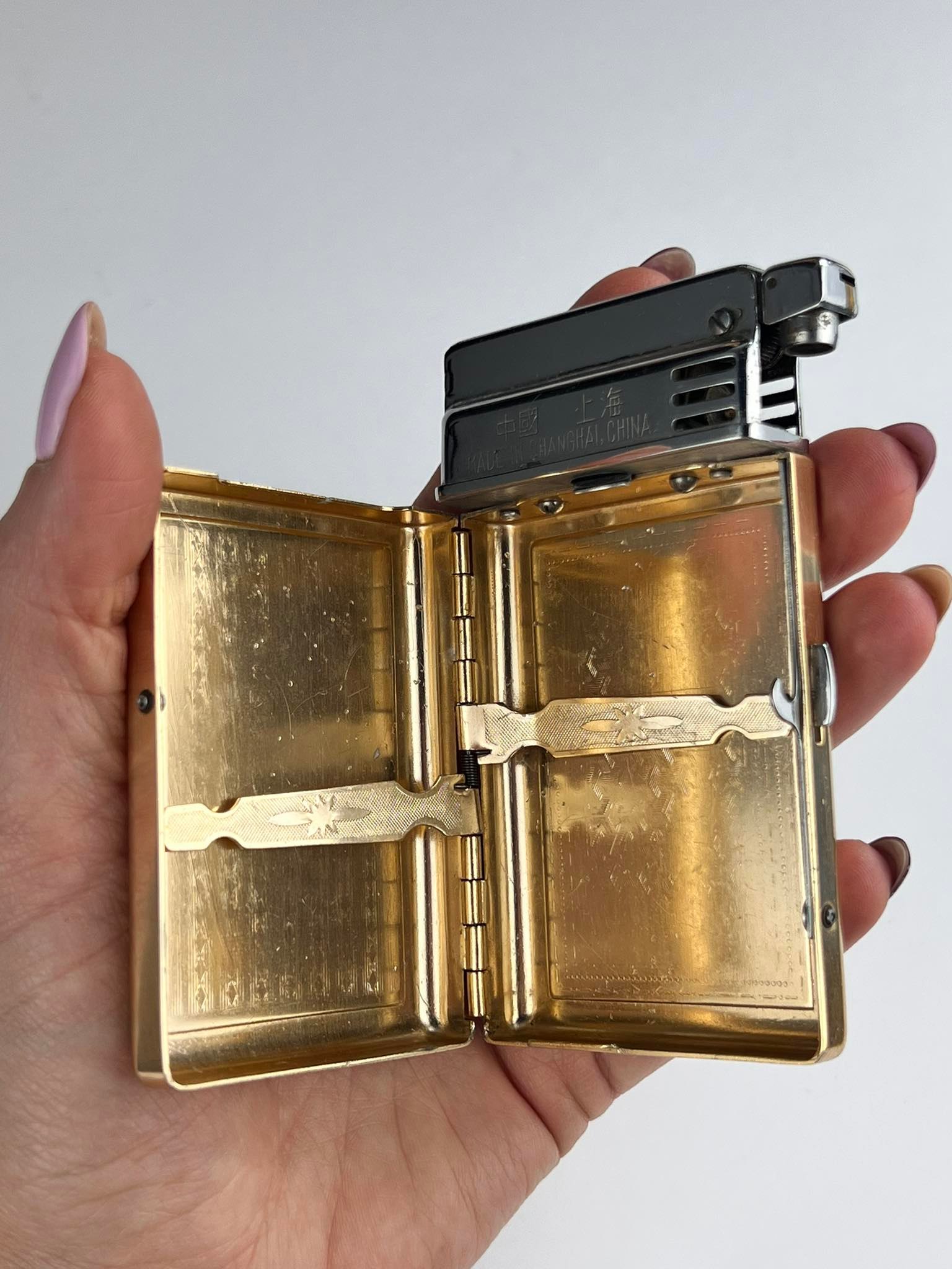 1980 Vintage Sunflower Automatic Petrol Cigarette Lighter Case Signed China