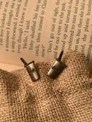 Original 925 pure silver earring, antique, old model, but has become popular now